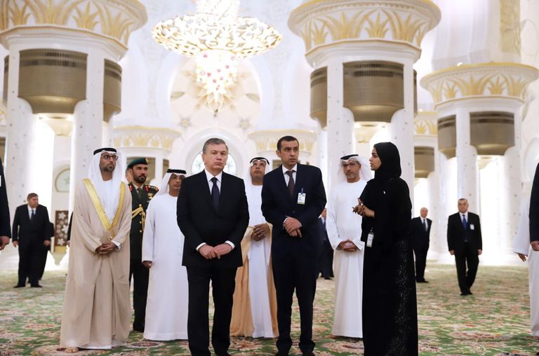 رئيس جمهورية أوزبكستان يزور جامع الشيخ زايد الكبير