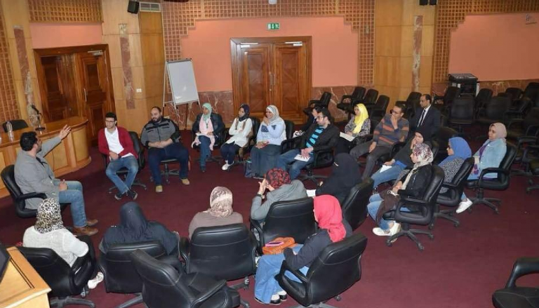 جانب من ورشة إبداعية للروائي وليد علاء الدين