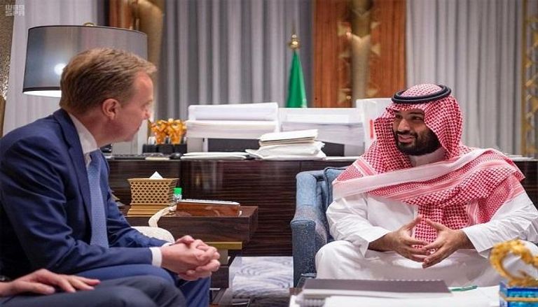 ولي العهد السعودي يلتقي رئيس المنتدى الاقتصادي العالمي "دافوس"