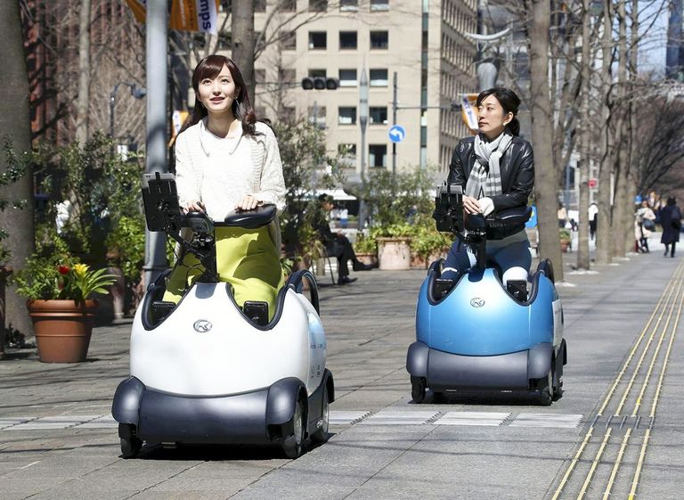 يسير السكوتر بسرعة 6 كيلومترات في الساعة