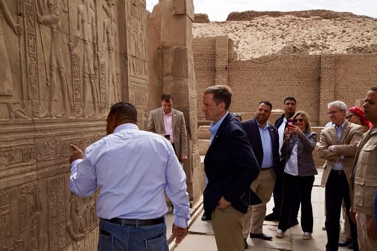 رئيس الوكالة الأمريكية يشهد الاحتفال بمشروع معبد كوم أمبو