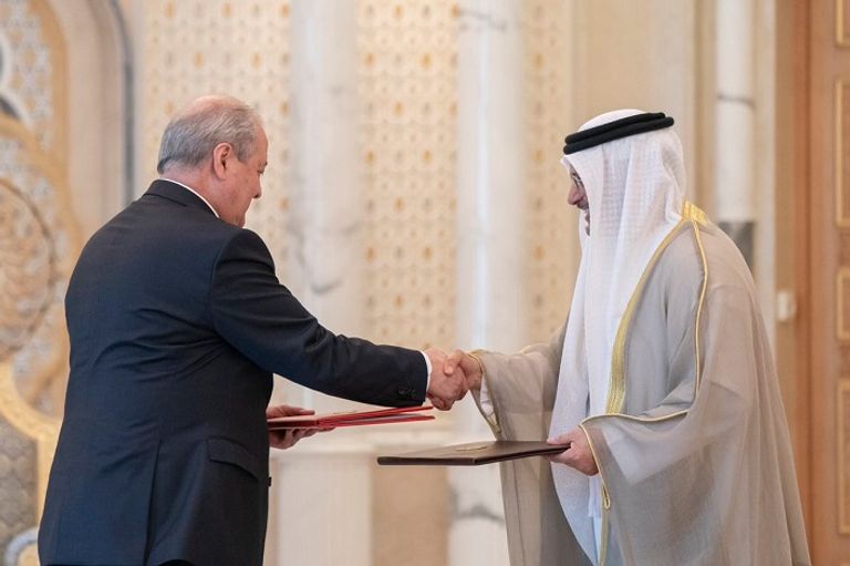 محمد بن زايد ورئيس أوزبكستان يشهدان توقيع عدد من مذكرات التفاهم