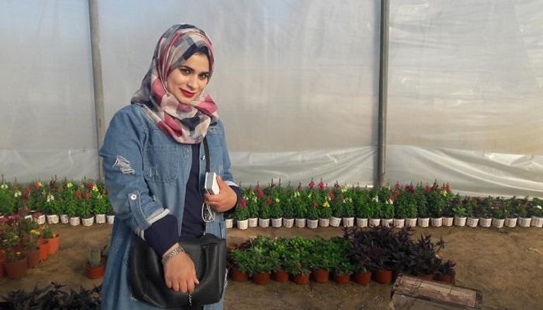 رواء النجار.. ممرضة تجد في الورود طريقا لحياة ممكنة في غزة