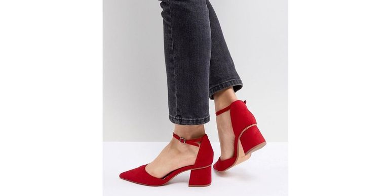 كوكو شانيل بحذاء "ماري جين"