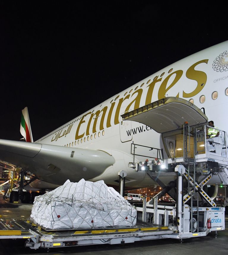 الإمارات للشحن الجوي تنقل آلات بيانو نادرة