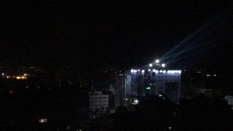 صورة متداولة لمبنى شركة التأمين وسط قطاع غزة صورة متداولة لمبنى شركة التأمين وسط غزة بعد تدميره بالكامل