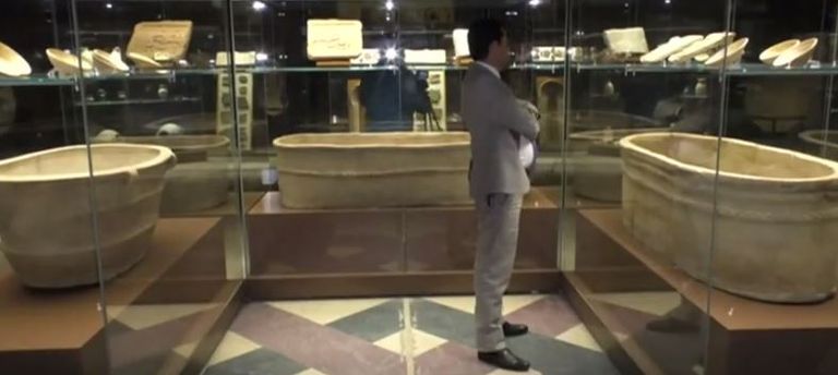 قصر لصدام حسين يتحول لمتحف يعرض آثارا نهبها إرهابيو "داعش"