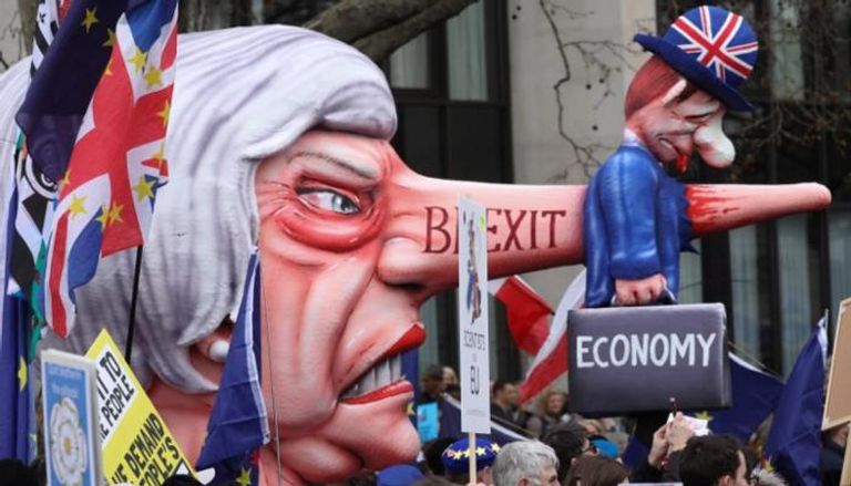 بريطانيون يتظاهرون ضد اتفاق بريكست - رويترز