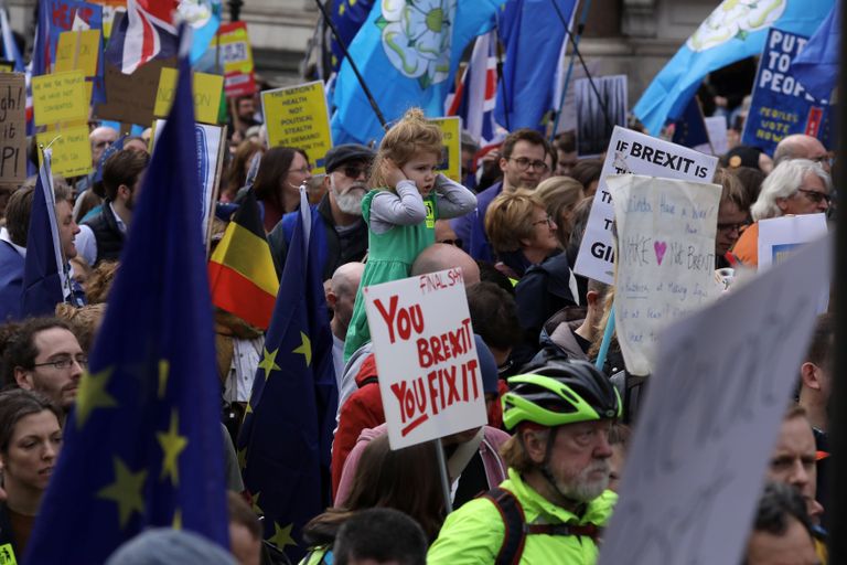 بريطانيون يتظاهرون ضد اتفاق بريكست - رويترز