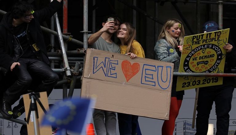 بريطانيون يتظاهرون ضد اتفاق بريكست - رويترز