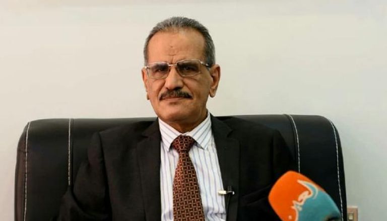  وزير التربية والتعليم اليمني عبدالله لملس