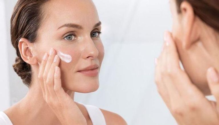 غسل الوجه يوميا أكثر من مرة يحافظ على نضارة البشرة