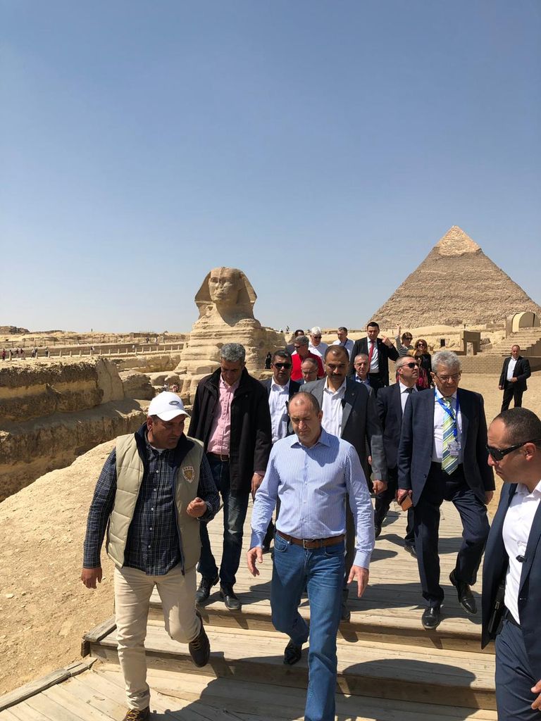 الرئيس البلغاري وقرينته يزوران أهرامات الجيزة