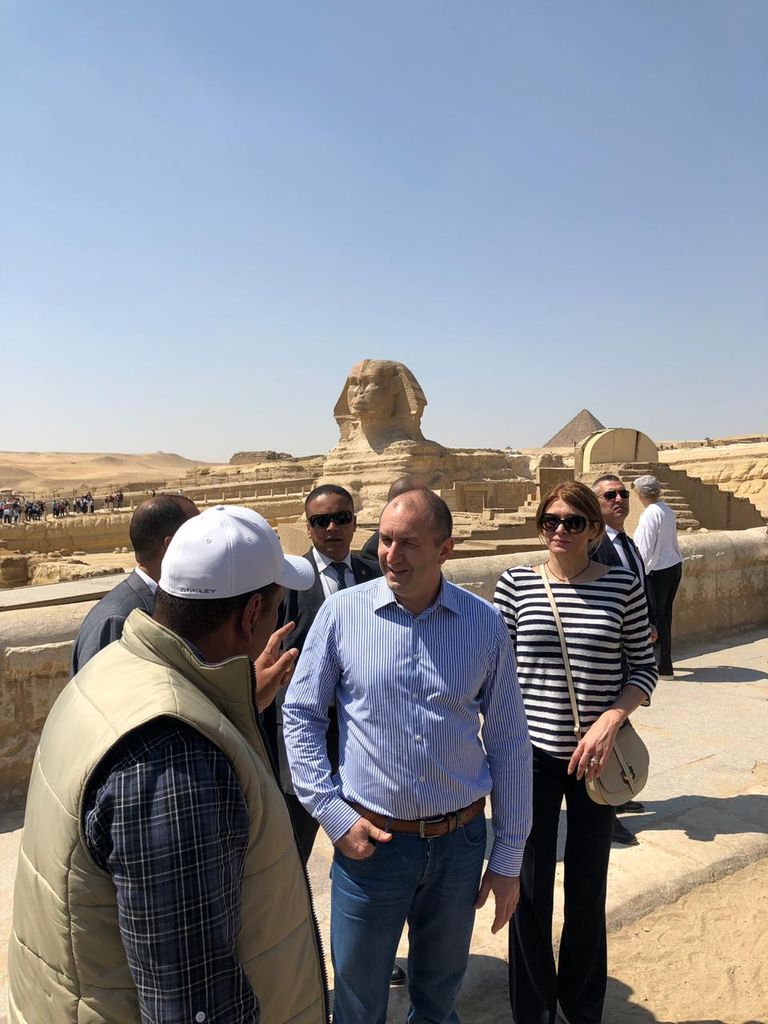  الرئيس البلغاري وقرينته يزوران أهرامات الجيزة