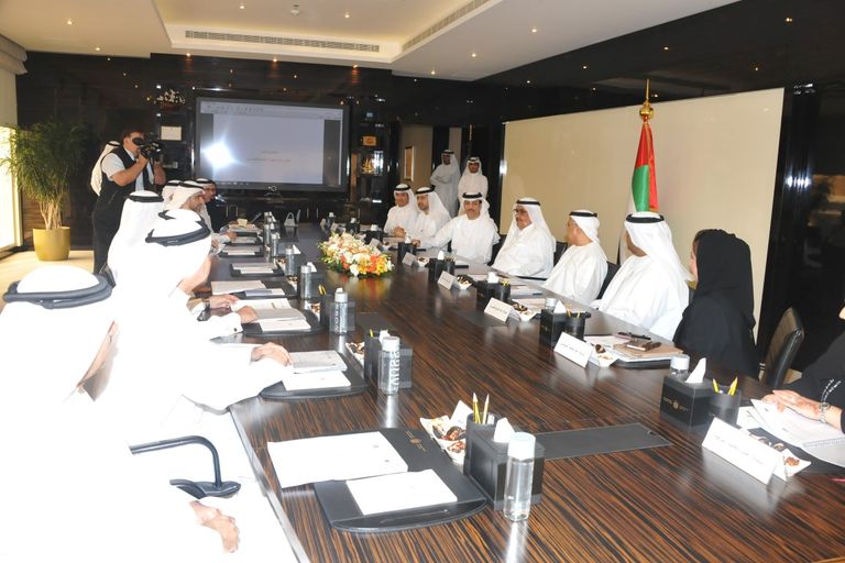 الشيخ حمدان بن راشد آل مكتوم يعتمد عددا من القرارات التنفيذية