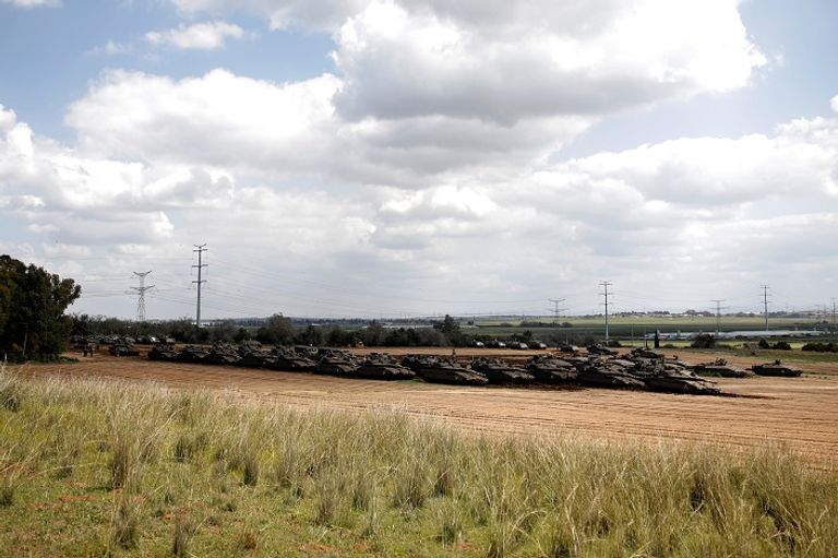 قوات إسرائيلية على حدود غزة قوات إسرائيلية على حدود غزة