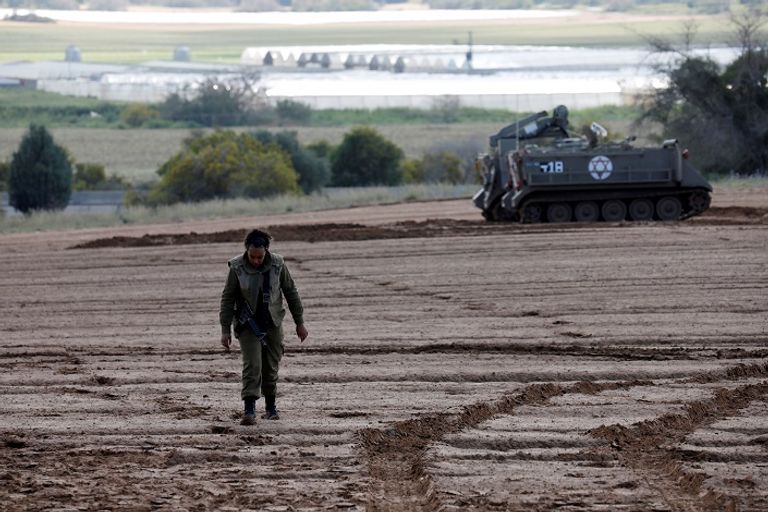 قوات إسرائيلية على حدود غزة قوات إسرائيلية على حدود غزة