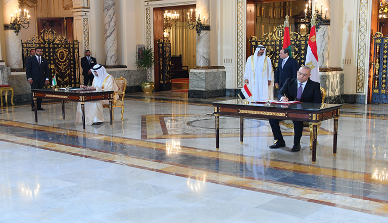 الشيخ محمد بن زايد آل نهيان والرئيس عبدالفتاح السيسي يشهدان توقيع الاتفاقيات الشيخ محمد بن زايد والرئيس السيسي في قصر التين بالإسكندرية