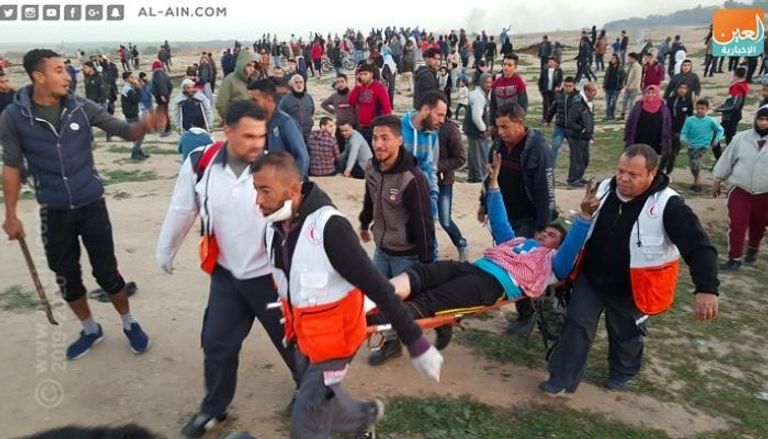 نقل أحد المصابين في مسيرة العودة - أرشيفية