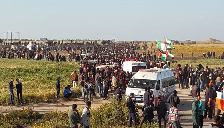 نقل أحد المصابين في مسيرة العودة - أرشيفية