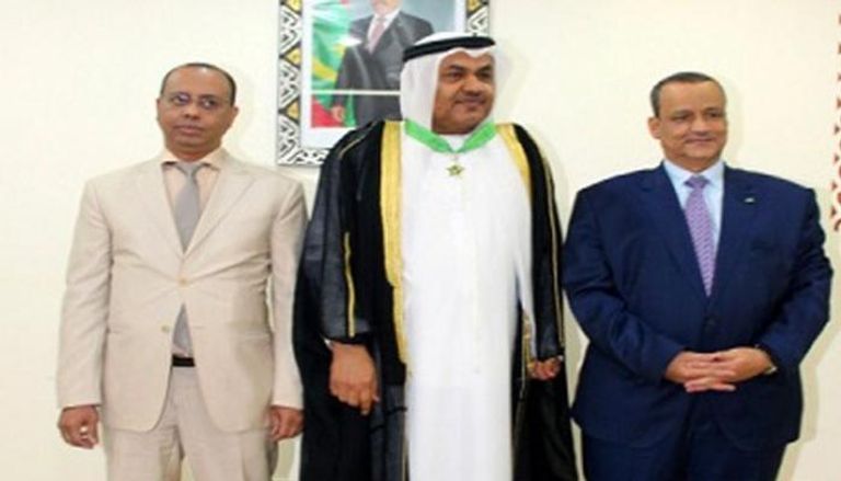 الرئيس الموريتاني يمنح سفير الإمارات 