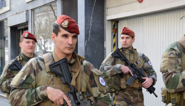 قوات الجيش في شوارع فرنسا