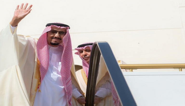 العاهل السعودي الملك سلمان بن عبدالعزيز يغادر إلى تونس