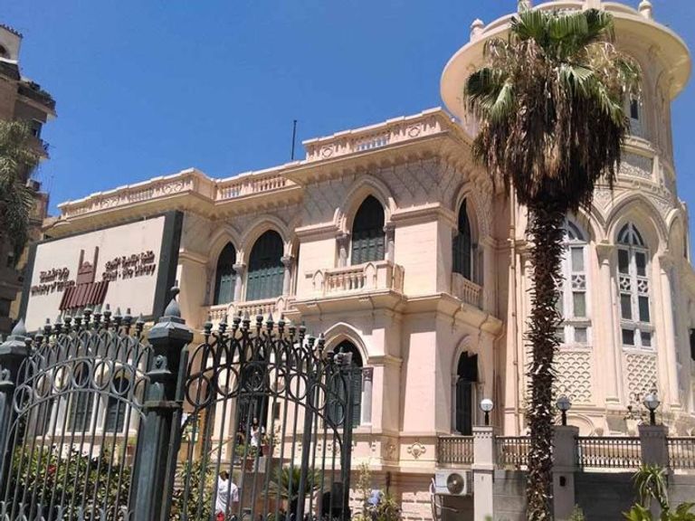 مكتبة القاهرة الكبرى ثاني أكبر مكتبة بالقاهرة بعد مكتبة دار الكتب