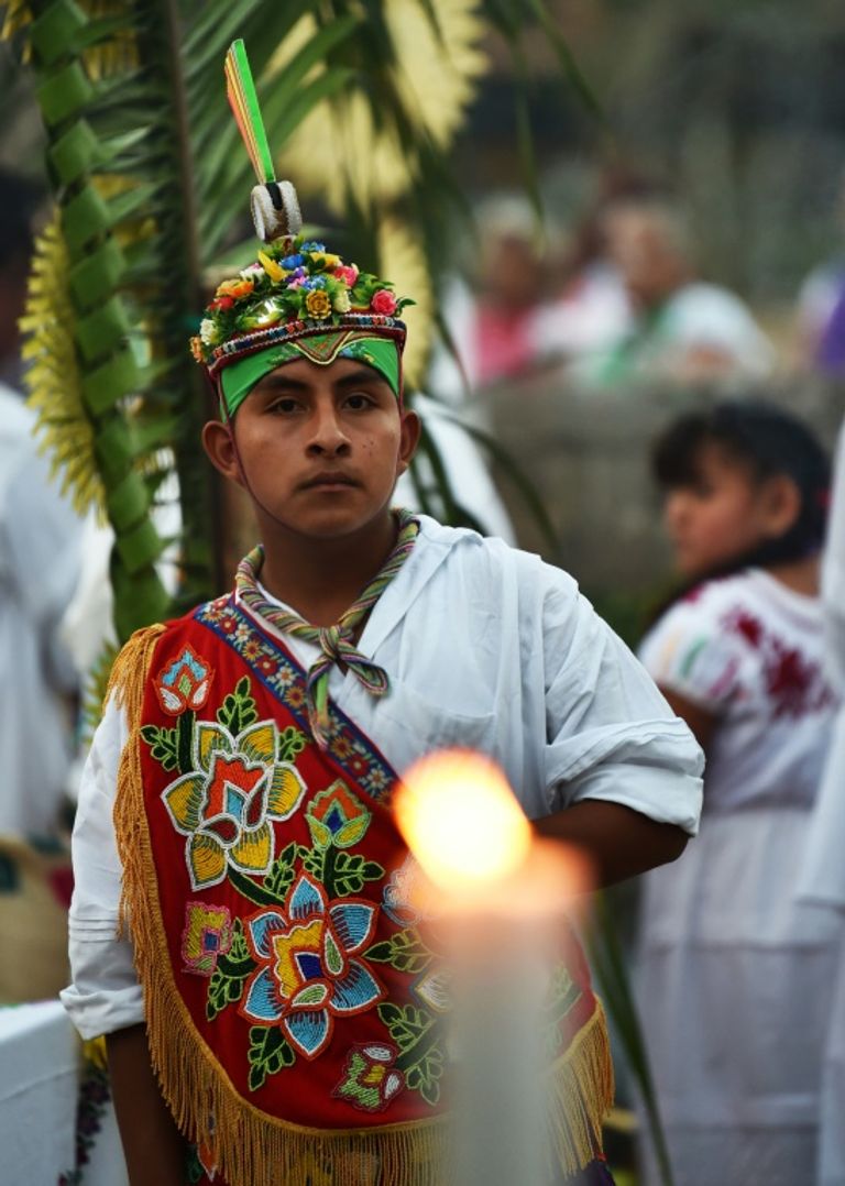 "الرجال المحلقون" يجوبون العالم لتقديم عروضهم