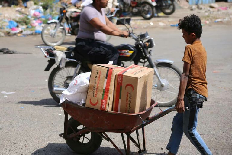 الهلال الأحمر الإماراتي يغيث المدينة القديمة بتعز