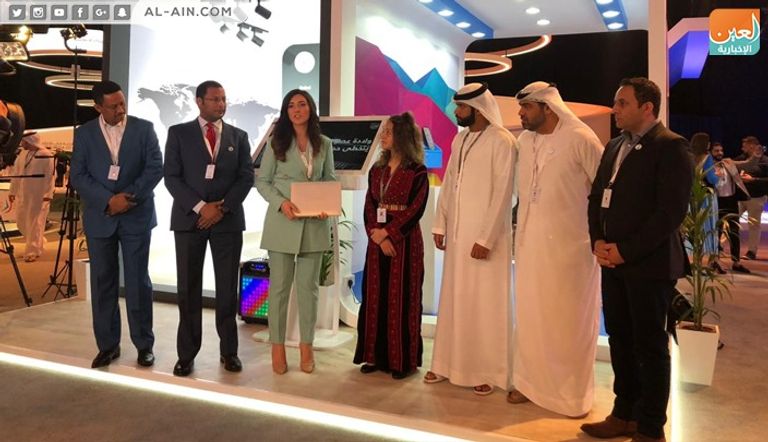 الطفلة الفلسطينية جنى مع فريق "العين الإخبارية"