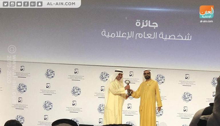 الشيخ محمد بن راشد آل مكتوم يتوسط الفائزين