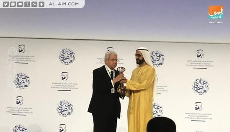 الشيخ محمد بن راشد آل مكتوم يتوسط الفائزين