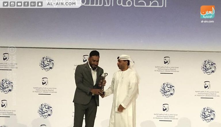 الشيخ محمد بن راشد آل مكتوم يتوسط الفائزين