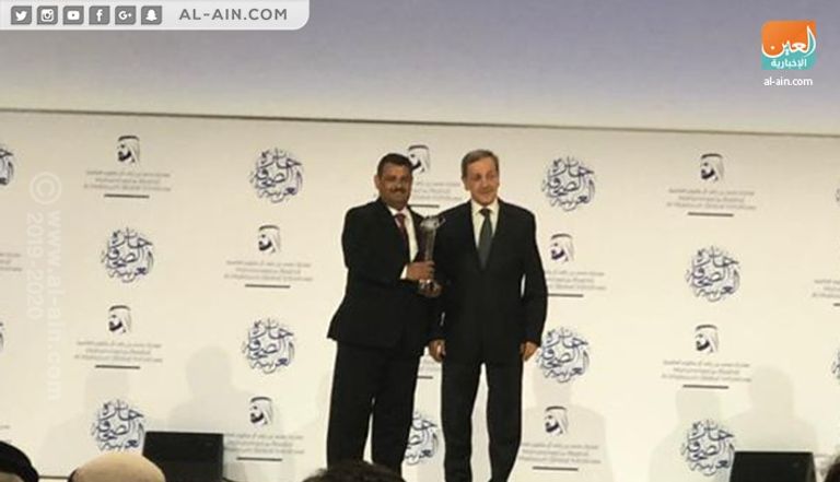 الشيخ محمد بن راشد آل مكتوم يتوسط الفائزين