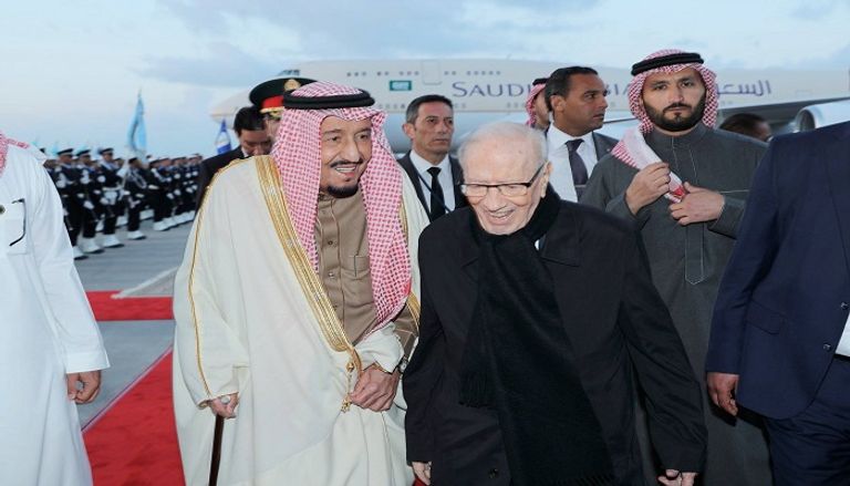 الرئيس التونسي حرص على استقبال العاهل السعودي الملك سلمان بن عبدالعزيز  لدى وصوله