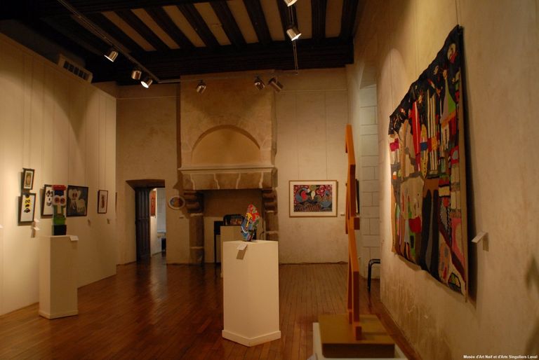 متحف الفن الساذج قلعة سانت سوزان تهيئ المزارات السياحية لأصحاب الهمم