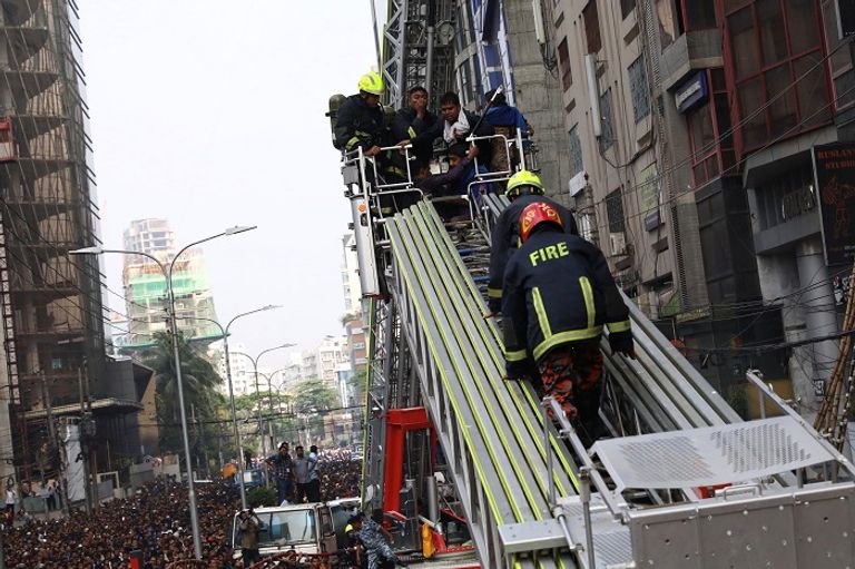 حريق مبنى ببنجلاديش