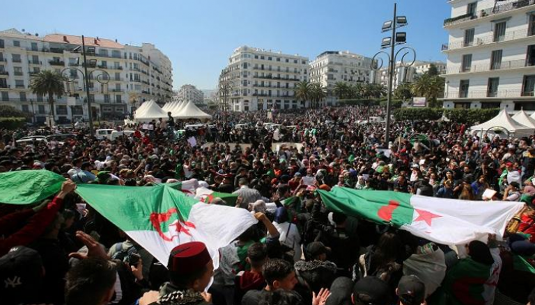 مظاهرات حاشدة في الجزائر مطالبة برحيل نظام بوتفليقة