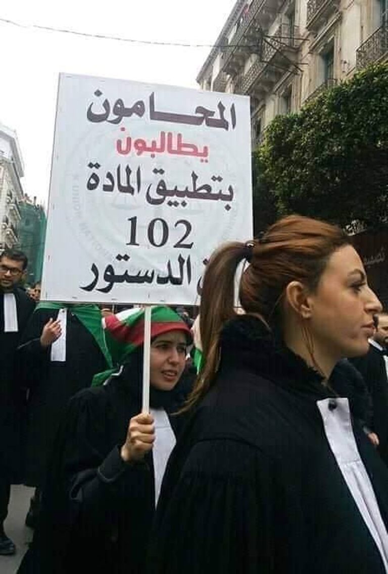 مطالب شعبية يتفعيل المادة 102 من الدستور الجزائري الجيش الجزائري يحسم موقفه ويطالب بتنحي بوتفليقة