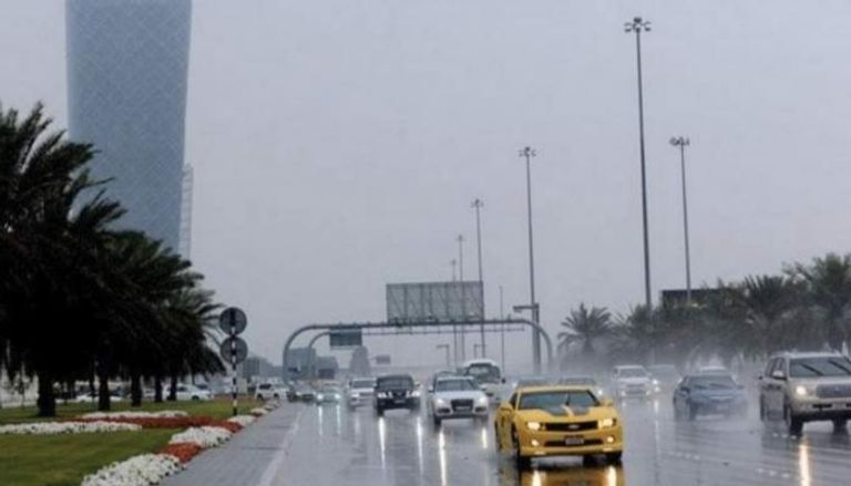 أمطار متفرقة على جنوب دولة الإمارات والمناطق الساحلية
