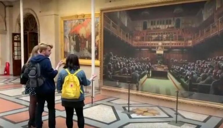 زوار المتحف استحضروا مقارنة بين رسالة اللوحة والوضع السياسي الراهن