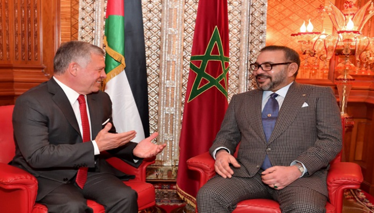 العاهل المغربي خلال استقباله ملك الأردن