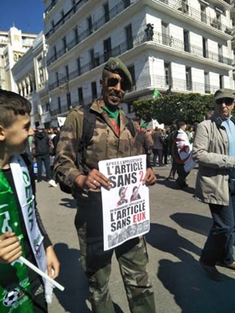 جزائريون يطالبون برحيل كل النخب السياسية جزائريون يبتكرون مادة 2019 لرحيل جميع النخب السياسية