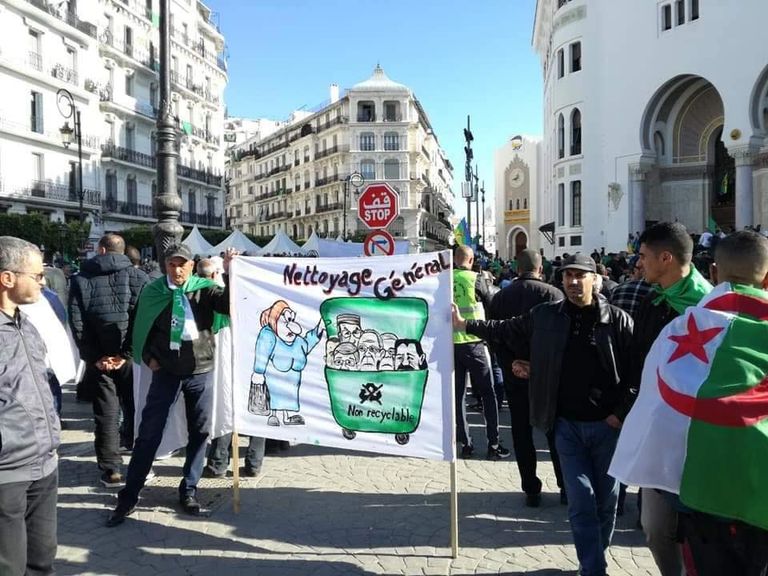 جزائريون يطالبون برحيل كل النخب السياسية جزائريون يبتكرون مادة 2019 لرحيل جميع النخب السياسية