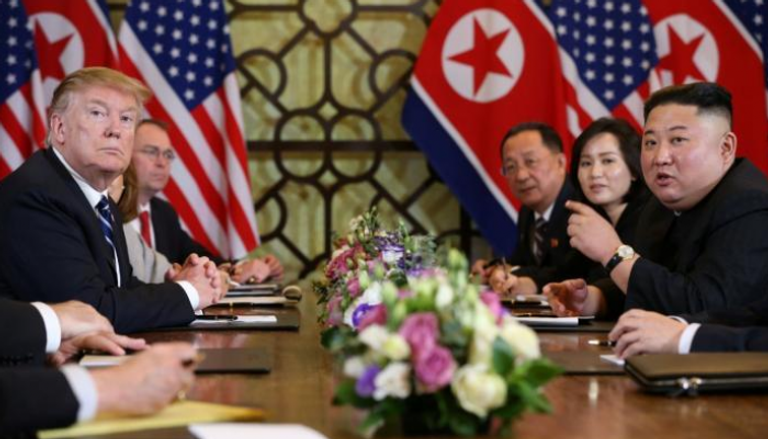 الرئيس الأمريكي خلال قمة هانوي مع الزعيم الكوري الشمالي