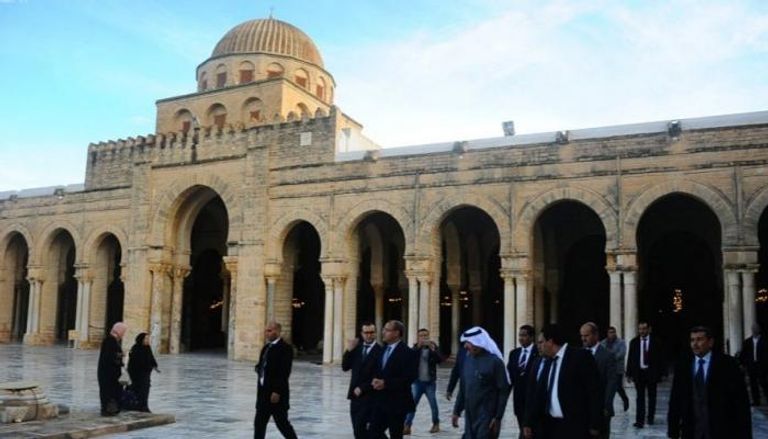 السعودية ترمم مسجدين وتبني مستشفى الملك سلمان في تونس‎