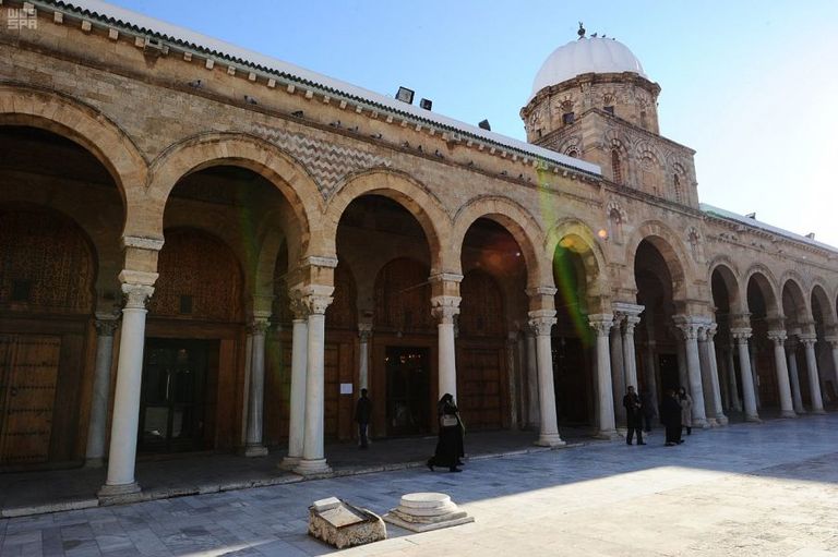 السعودية ترمم مسجدين وتبني مستشفى الملك سلمان في تونس