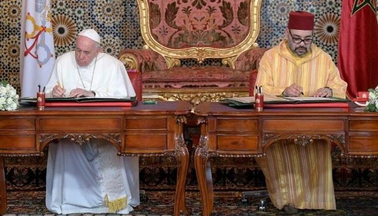 البابا فرنسيس وملك المغرب يوقعان وثيقة نداء القدس