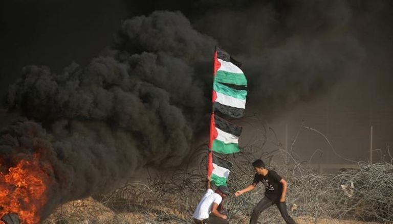 جانب من المواجهات بين الفلسطينيين وقوات الاحتلال - رويترز